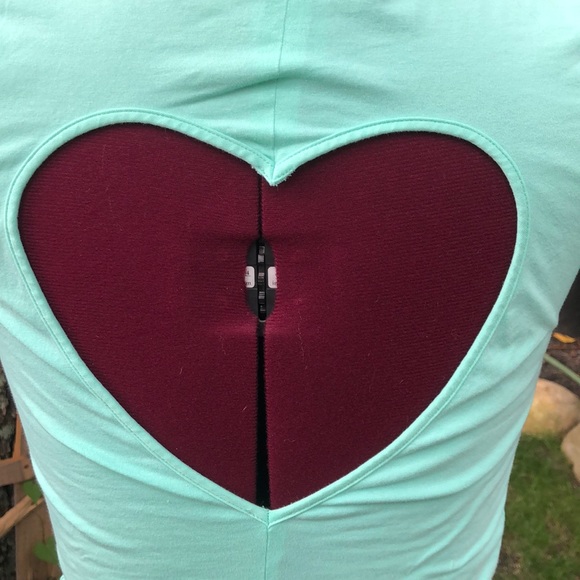 Victoria’s Secret Pink Teal heart crop top - Picture 8 of 8